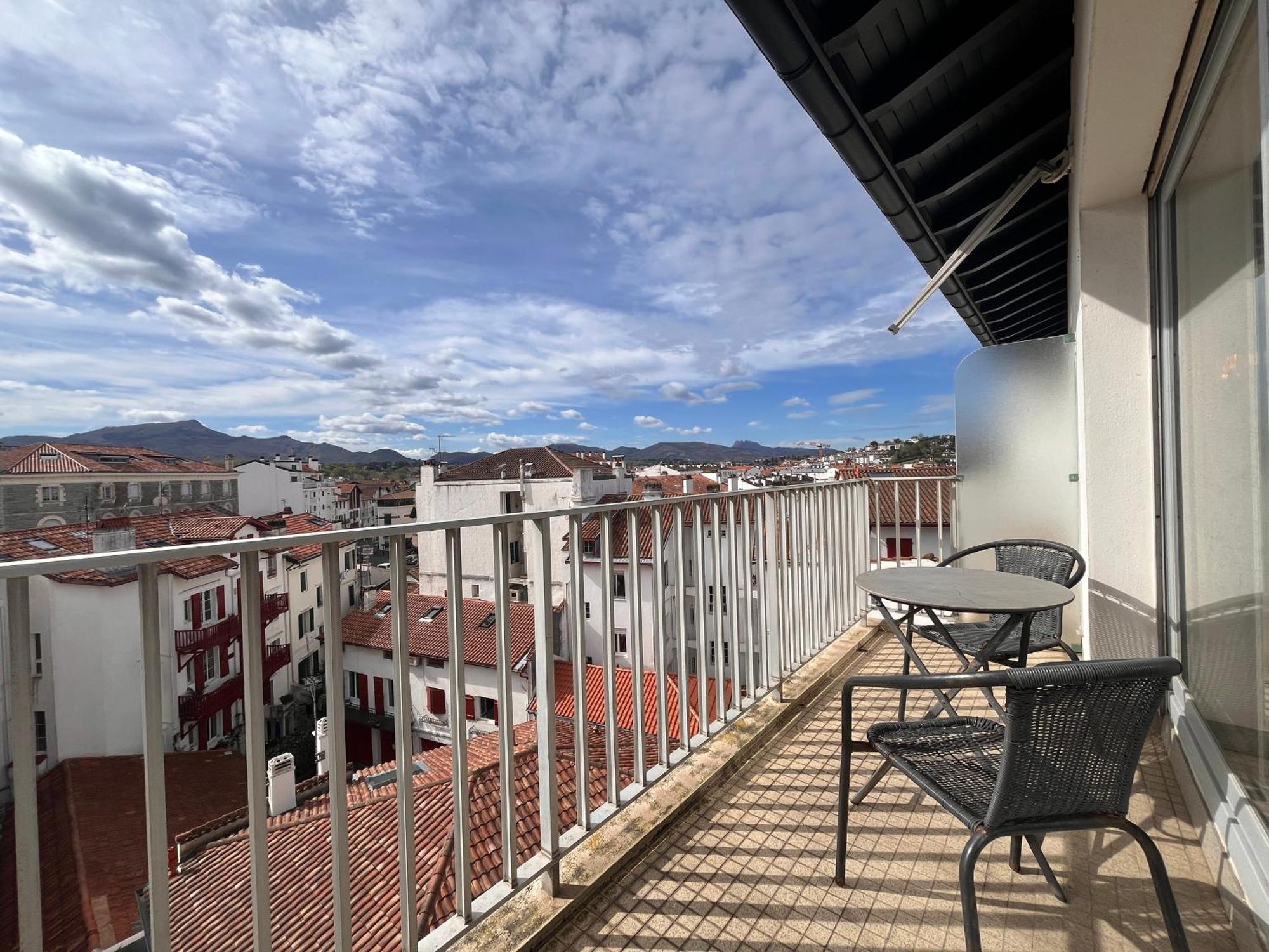 Coeur De Saint-Jean-De-Luz : Appartement Lumineux Avec Balcon, Proche Plage Et Commerces - Fr-1-239-1079 Zewnętrze zdjęcie